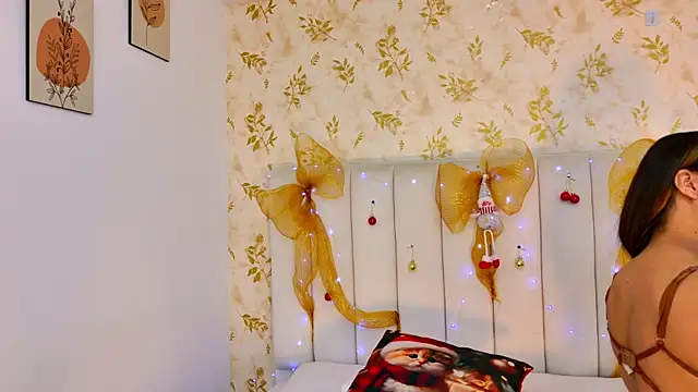 Sara Desire online show from 12-14-25, 12:22