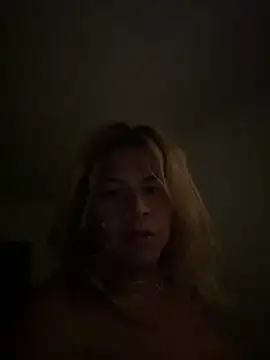 Snapshot of allissonw13 chatting on 05-04-26, 04:16 allissonw13 online show from 05-04-26, 04:16
