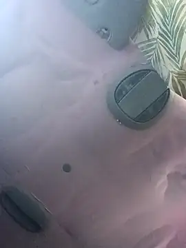 allissonw13 online show from 09-27-25, 12:06