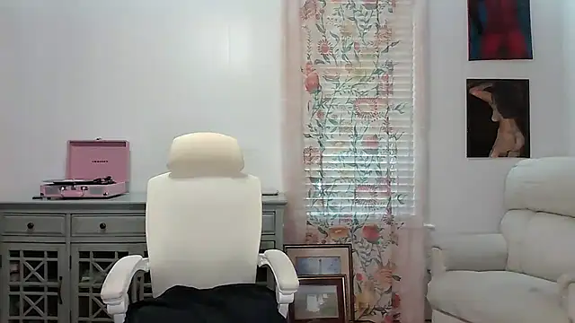 Snapshot of Blaze_Baby chatting on 09-15-25, 02:39 Blaze Baby online show from 09-15-25, 02:39