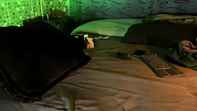 Snapshot of Teo_skinny chatting on 02-14-25, 10:04 Teo skinny online show from 02-14-25, 10:04