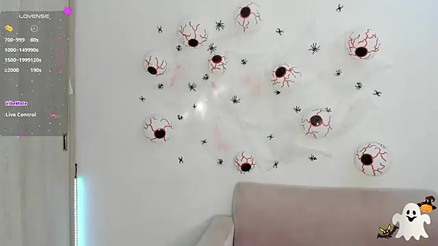 Lilacutte  online show from 10-28-25, 08:41