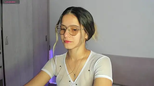Lilacutte  online show from 09-10-25, 07:18