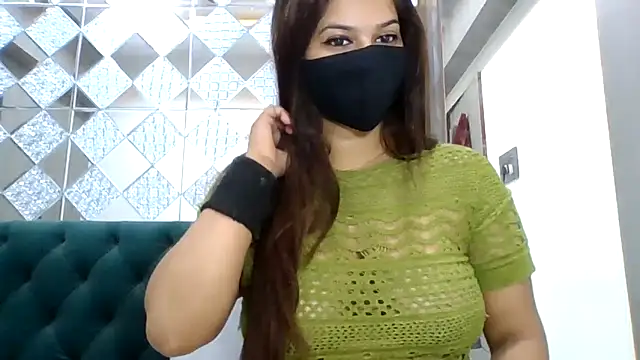 Snapshot of sparkling_queen chatting on 09-27-25, 05:13 sparkling queen online show from 09-27-25, 05:13