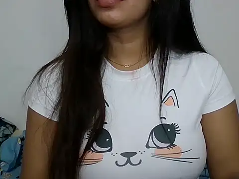 Snapshot of sparkling_queen chatting on 02-05-25, 06:24 sparkling queen online show from 02-05-25, 06:24