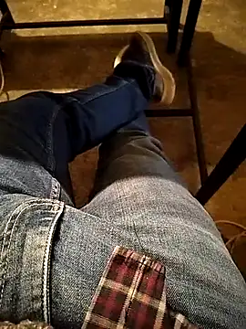 Snapshot of A_man_in_public chatting on 02-25-26, 11:43 A man in public online show from 02-25-26, 11:43