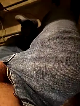 Snapshot of A_man_in_public chatting on 02-24-26, 07:48 A man in public online show from 02-24-26, 07:48