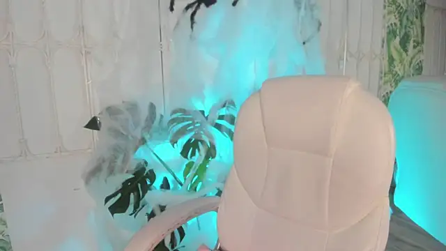 cute hollywood online show from 10-15-25, 12:24