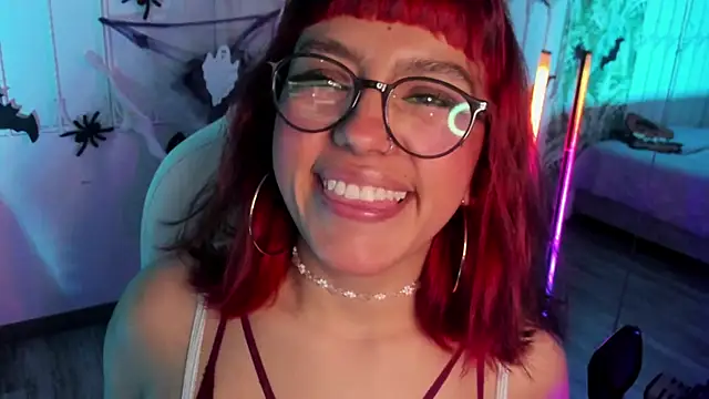 cute hollywood online show from 11-02-25, 05:51