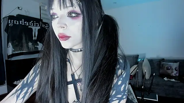 Snapshot of SophieHill_gh chatting on 04-28-26, 11:42 SophieHill gh online show from 04-28-26, 11:42