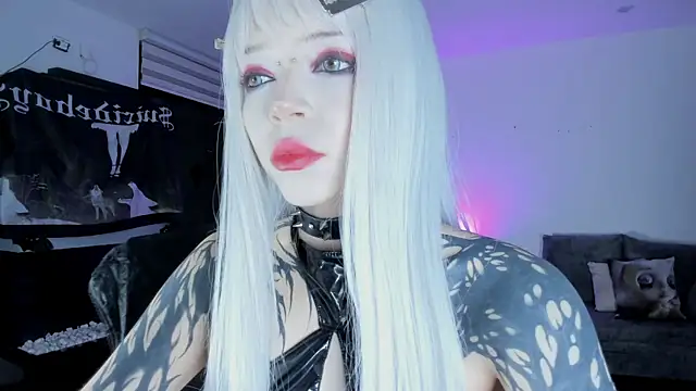 Snapshot of SophieHill_gh chatting on 06-11-26, 12:32 SophieHill gh online show from 06-11-26, 12:32