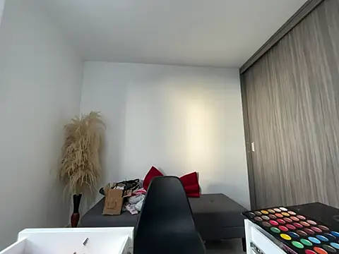dakota le online show from 06-19-26, 10:04