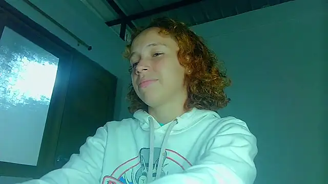 Snapshot of stephanie_bennett04 chatting on 12-15-25, 04:18 stephanie bennett04 online show from 12-15-25, 04:18