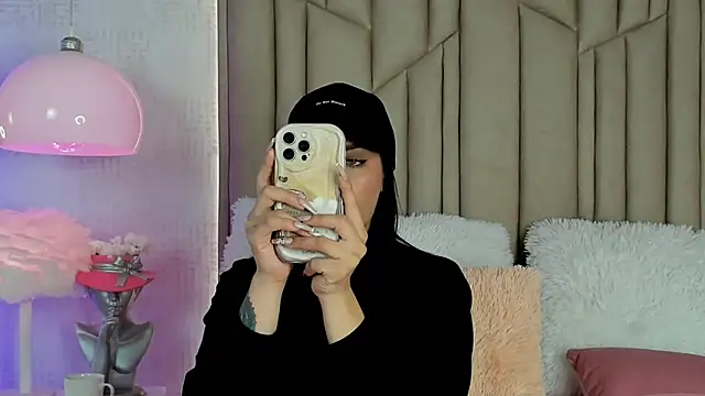 AudreyElla online show from 10-30-25, 05:17