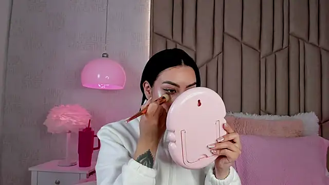 Snapshot of AudreyElla chatting on 02-21-26, 11:51 AudreyElla online show from 02-21-26, 11:51