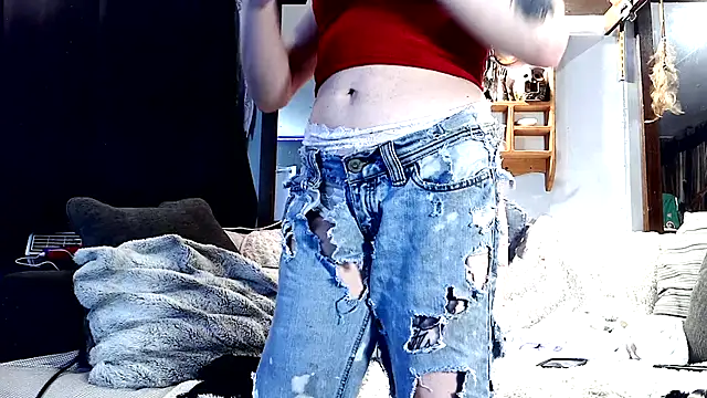 Genevieve143 online show from 05-09-26, 07:34
