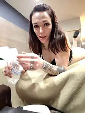 Genevieve143 online show from 12-23-25, 08:35