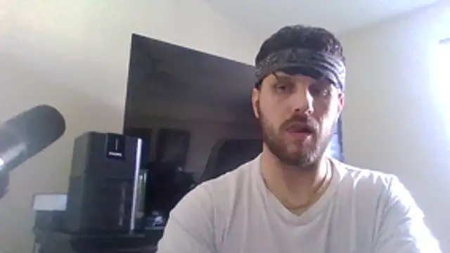 Snapshot of jonnybans chatting on 06-22-26, 04:04 jonnybans online show from 06-22-26, 04:04