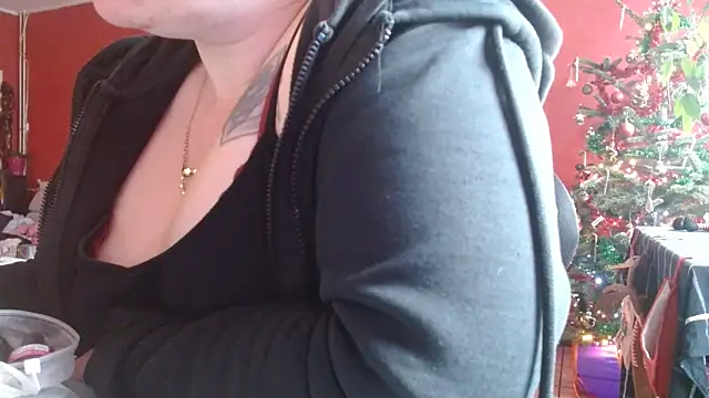 cruellaculdenfer67 online show from 12-22-25, 09:20