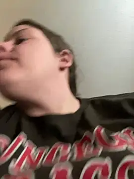 Snapshot of velvetta_ chatting on 03-18-25, 02:28 velvetta online show from 03-18-25, 02:28