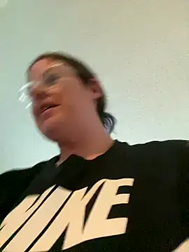 Snapshot of velvetta_ chatting on 09-15-25, 02:06 velvetta online show from 09-15-25, 02:06