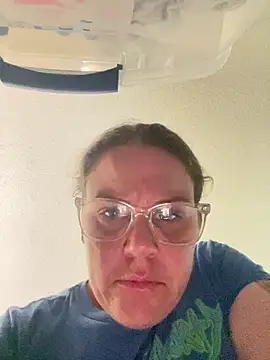 Snapshot of velvetta_ chatting on 10-13-25, 10:21 velvetta online show from 10-13-25, 10:21