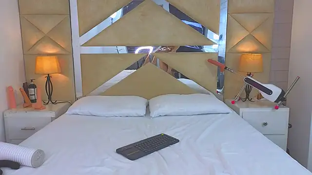 Tiphani walker  online show from 11-27-25, 10:43