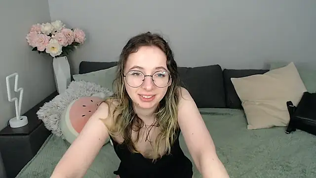 Mini Diva online show from 09-21-25, 08:30