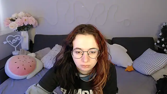 Snapshot of Mini_Diva chatting on 02-18-26, 09:17 Mini Diva online show from 02-18-26, 09:17