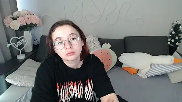 Mini Diva online show from 04-07-26, 08:16