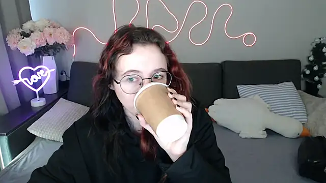 Mini Diva online show from 04-18-26, 08:27