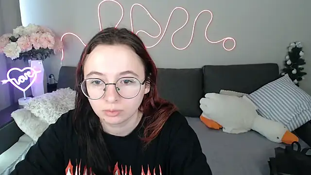 Mini Diva online show from 05-05-26, 08:06