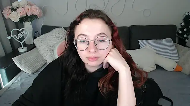 Mini Diva online show from 04-15-26, 08:09