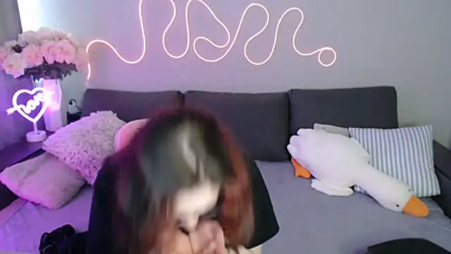 Mini Diva online show from 05-17-26, 08:36