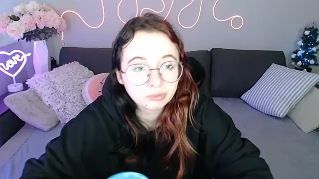 Mini Diva online show from 12-22-25, 09:20