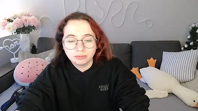 Snapshot of Mini_Diva chatting on 02-14-26, 09:09 Mini Diva online show from 02-14-26, 09:09