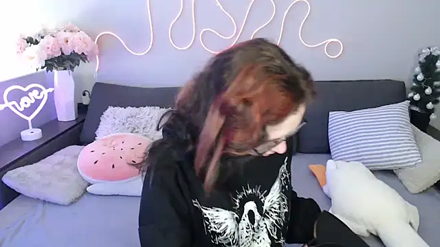 Mini Diva online show from 03-18-26, 09:12