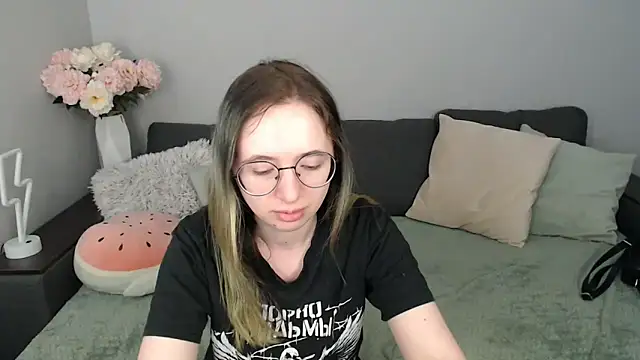 Mini Diva online show from 09-26-25, 08:10