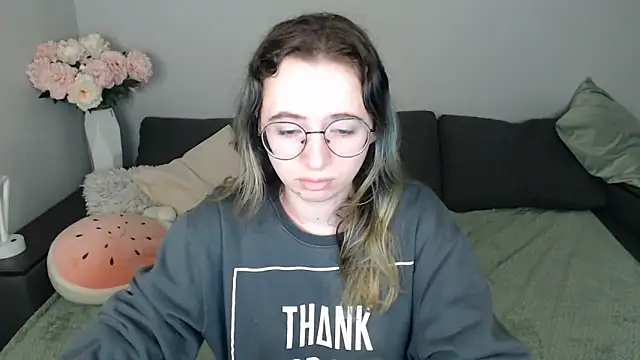 Mini Diva online show from 10-24-25, 08:13