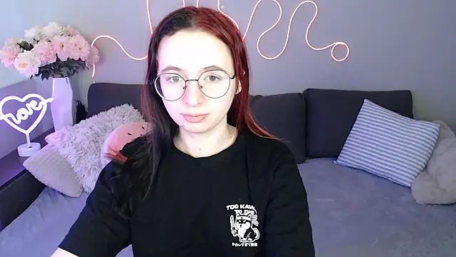 Mini Diva online show from 11-16-25, 09:14