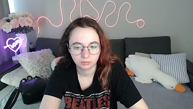 Mini Diva online show from 05-18-26, 08:30