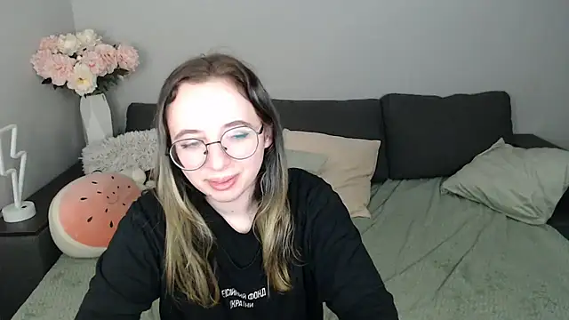 Mini Diva online show from 10-12-25, 08:05