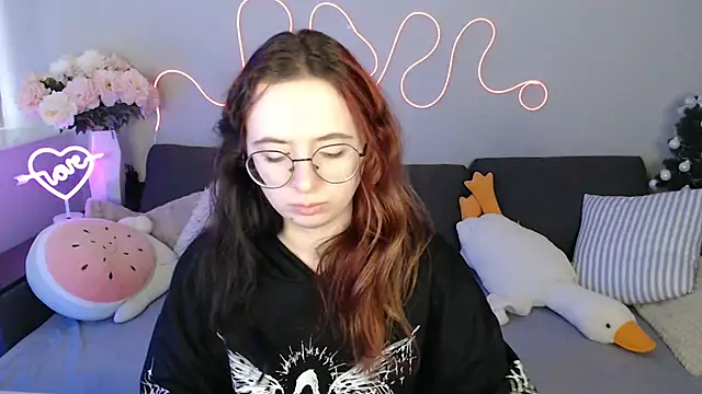 Snapshot of Mini_Diva chatting on 02-17-26, 09:06 Mini Diva online show from 02-17-26, 09:06