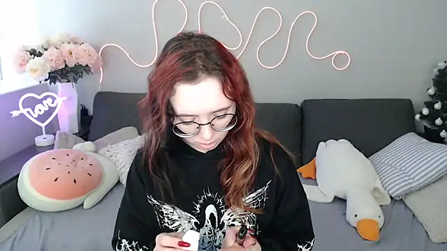 Snapshot of Mini_Diva chatting on 02-20-26, 09:11 Mini Diva online show from 02-20-26, 09:11