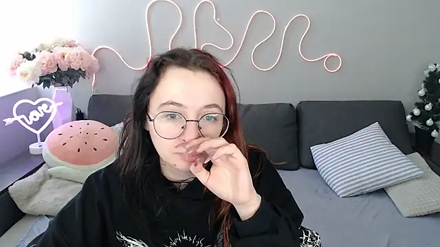 Snapshot of Mini_Diva chatting on 01-17-26, 09:13 Mini Diva online show from 01-17-26, 09:13