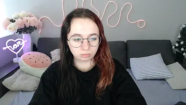 Snapshot of Mini_Diva chatting on 01-18-26, 09:13 Mini Diva online show from 01-18-26, 09:13