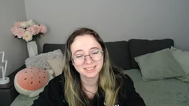 Mini Diva online show from 10-05-25, 08:16