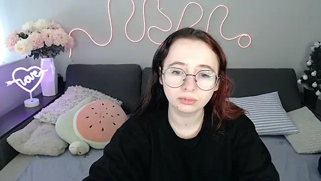 Snapshot of Mini_Diva chatting on 01-19-26, 09:35 Mini Diva online show from 01-19-26, 09:35