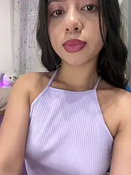 Snapshot of AliceJovovich chatting on 01-02-25, 10:48 AliceJovovich online show from 01-02-25, 10:48