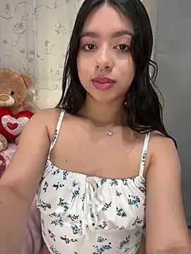 Snapshot of AliceJovovich chatting on 01-20-25, 10:40 AliceJovovich online show from 01-20-25, 10:40